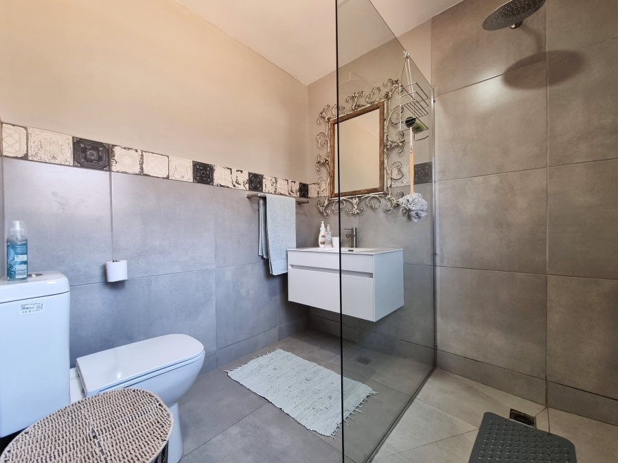 4 Bedroom Property for Sale in Wavecrest Eastern Cape